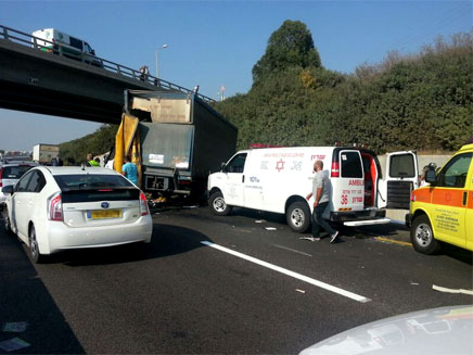 התאונה בכביש 6, היום (צילום: דוברות מד