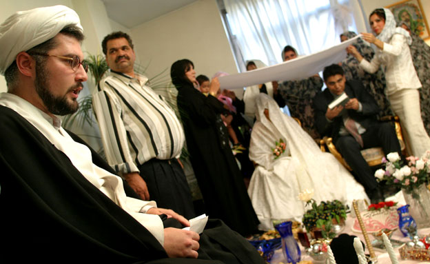 חתונה מסורתית באירן, ארכיון (צילום: רויטרס)