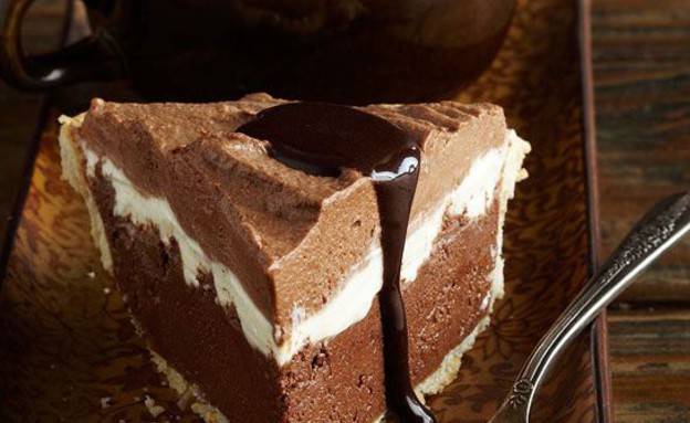 עוגות שוקולד - שלוש שכבות של קרם (צילום: צילום מסך מהאתר www.bhg.com)