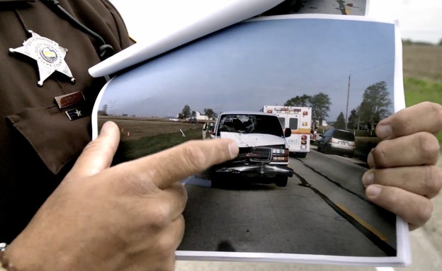 רכבו של צ'אנדלר לאחר התאונה (צילום: צילום מסך מתוך הסרט ''שניה אחת אחרי השניה'')