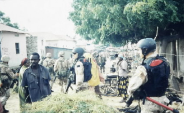 כוחות דלתא מסיירים במוגדישו (צילום: צבא ארצות הברית)