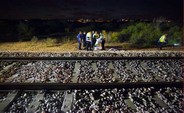 נערים נהרגו מסילת רכבת עמק חפר (צילום: דוד מחפוד)