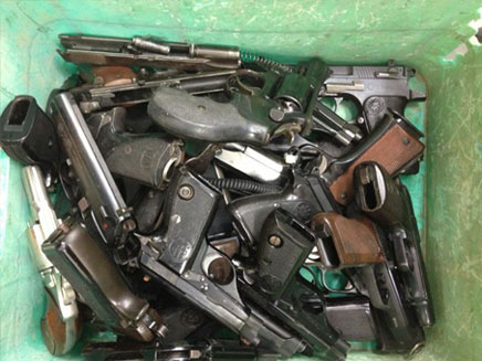 חשד: סחרו בכלי נשק ששימשו לירי בחתונות ( (צילום: משטרת נתניה)