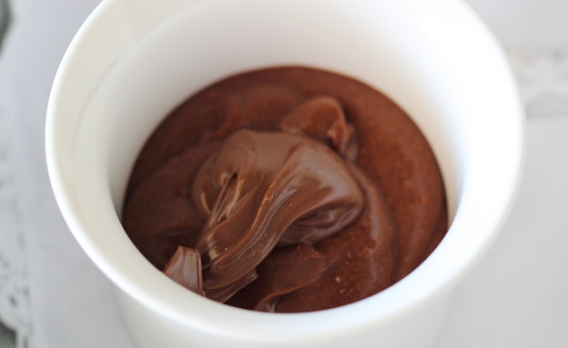 עוגת נוטלה במיקרו - הבלילה בתבנית אישית