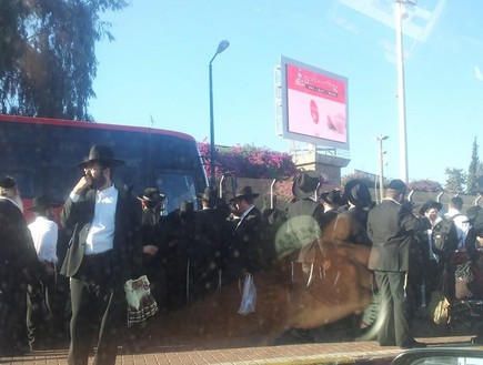 חרדים מנסים להגיע לירושלים (צילום: עמית סלונים)