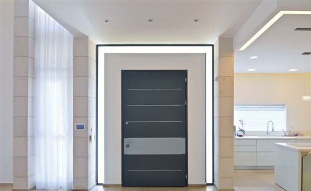 כפר קרע, דלת כניסה