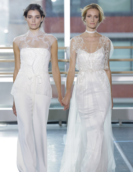 שתי כלות בתצוגת אופנה ריביני (צילום: JP Yim, GettyImages IL)