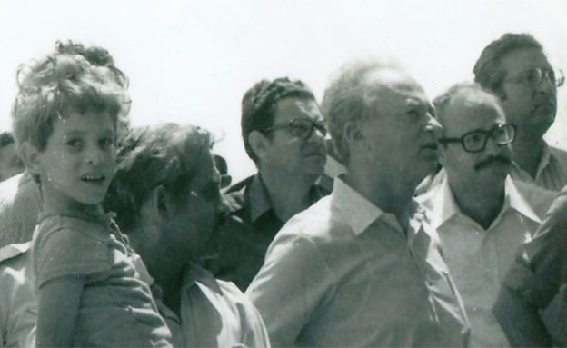שי גרוס עם יצחק רבין לאחר המבצע (צילום: שי גרוס)