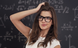 בחורה לא מצליחה לפתור תרגיל במתמטיקה (צילום: אימג'בנק / Thinkstock)