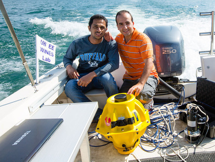 ניסוי האינטרנט האלחוטי התת-ימי (צילום: Douglas Levere, University at Buffalo)