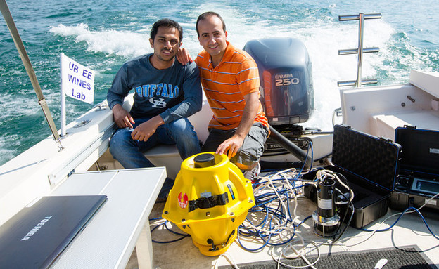 ניסוי האינטרנט האלחוטי התת-ימי (צילום: Douglas Levere, University at Buffalo)