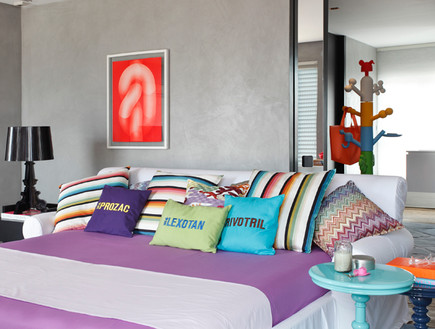 חיים בצבע, חדר שינה מיטה (צילום: Denilson Machado, MCA Estúdio)