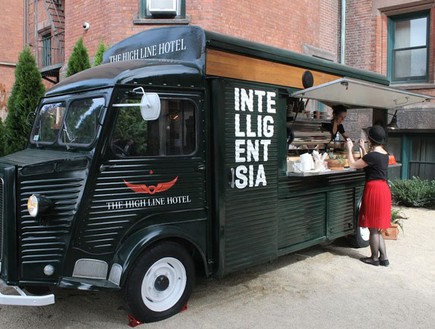 משאית אוכל, שחור, intelligentsiacoffee.com (צילום: intelligentsiacoffee.com)