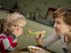 ילד מסרב לאכול מהצלחת (צילום: אימג'בנק / Thinkstock)