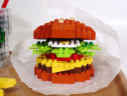 המבורגר לגו (צילום: Lego, mako אוכל)