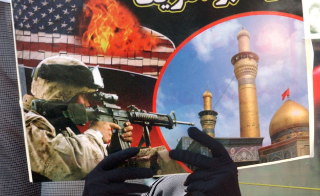 כרזות אנטי אמריקניות בטהראן (צילום: AP)