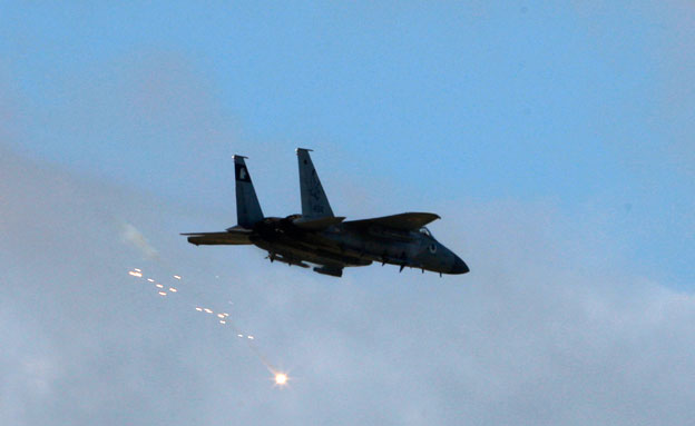 בתגובה לירי: חיל האוויר תקף (צילום: רויטרס)