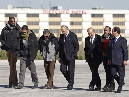 שחרור חטופים בצרפת (צילום: ap)