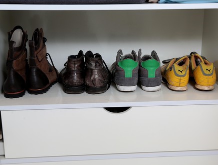 ארון מעצבים, רונן חן, נעליים (צילום: עודד קרני)