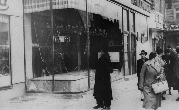 חנות יהודית אחרי ליל הבדולח, 1938 (צילום: ap)