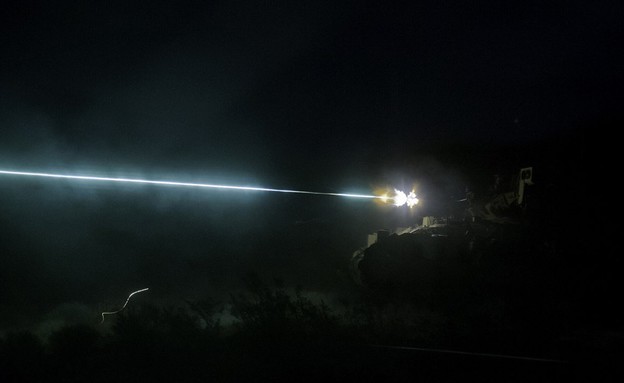 המרינס לוחמים בלילה (צילום: חיל האוויר האמריקאי)