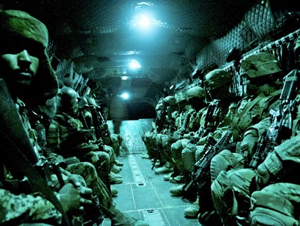 כוחות בדרך ליעד (צילום: צבא ארצות הברית)