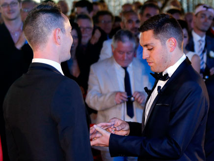 חתונה חד-מינית בצרפת (צילום: רויטרס)