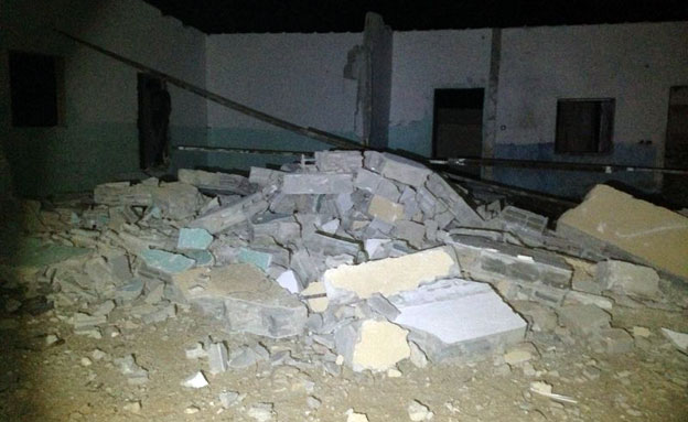 הנגב: טרקטור ביצע עבודות במבנה, הילדים נפגעו (צילום: דוברות משטרת מחוז דרום)