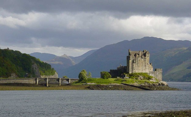 מרחוק, הטירה היפה בעולם