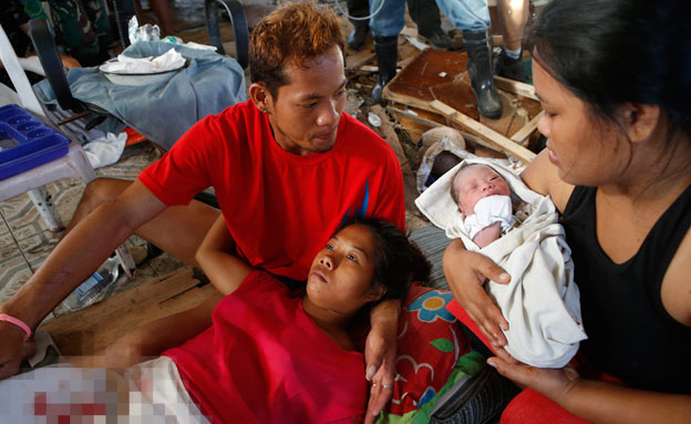 תינוק שנולד בפיליפינים (צילום: רויטרס)