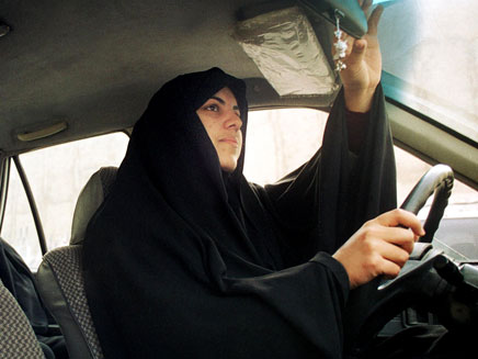 יכולות גם לנהוג. אישה בסעודיה (צילום: רויטרס)