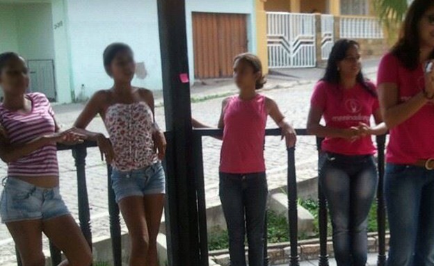 ילדות ברזילאיות (צילום: עמוד הפייסבוק של meninadanca)