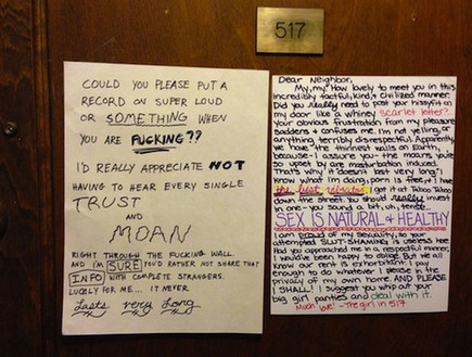 מכתב על הדלת (צילום: TheFrisky)