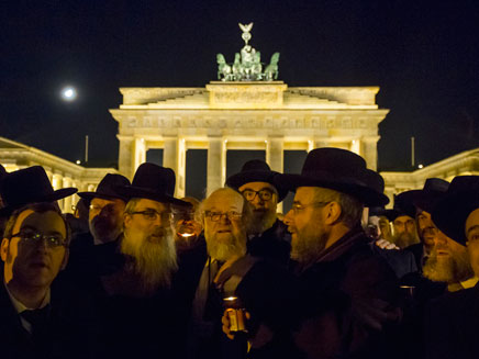 מאבק משותף עם המוסלמים, הרבנים צועדים בב (צילום: רויטרס)