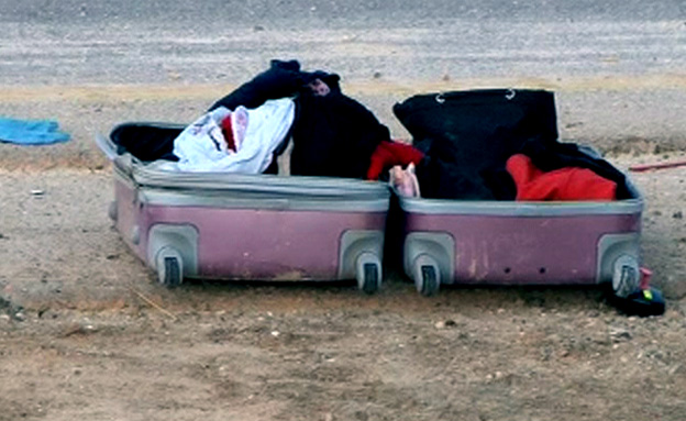 המזוודות המיותמות מזירת התאונה בערבה (צילום: חדשות 2)