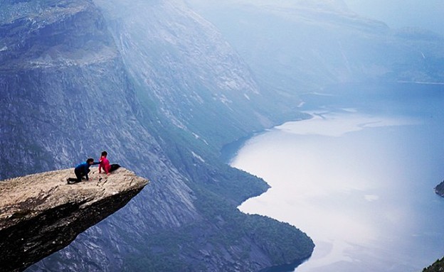 איש ואישה, צוק נורבגיה איש ואישה, צוק נורבגיה