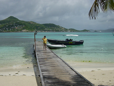 האי של רובינזון קרוזו, יעדים מבודדים (וידאו WMV: Lyn Gateley)