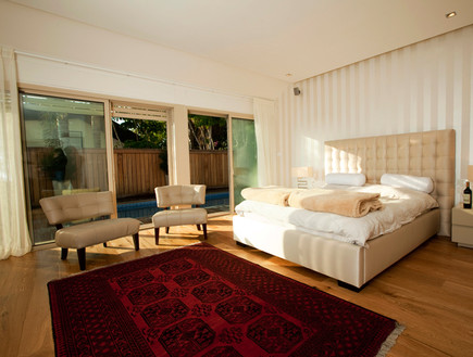 דניה, חדר שינה שטיח (צילום: רונן קוק)