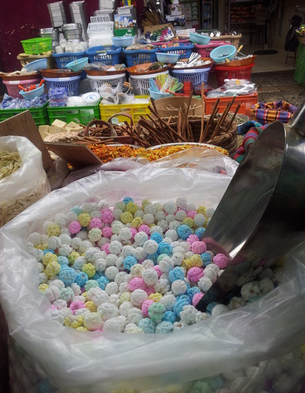 ממתק חומוס בדוכן התבלינים של סעיד שוק עכו העתיקה (צילום: נועה יחיאלי, mako אוכל)