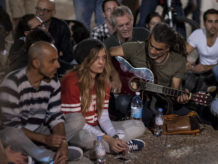 דנה פרידר ואלי פיניש בכיכר רבין (צילום: מיכאל שבדרון )