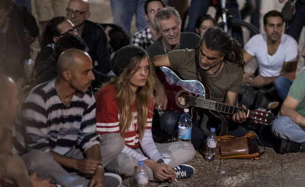 דנה פרידר ואלי פיניש בכיכר רבין (צילום: מיכאל שבדרון )