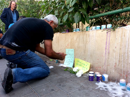 הגיעו עד לביתו הצנוע. תל אביב, היום (צילום: עזרי עמרם, חדשות 2)