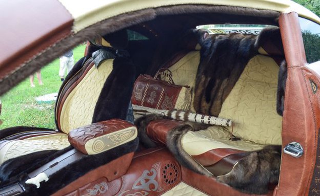 מכונית מעור