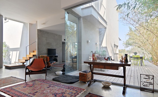 עין עירון, סלון דק