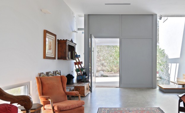 עין עירון, סלון חלון