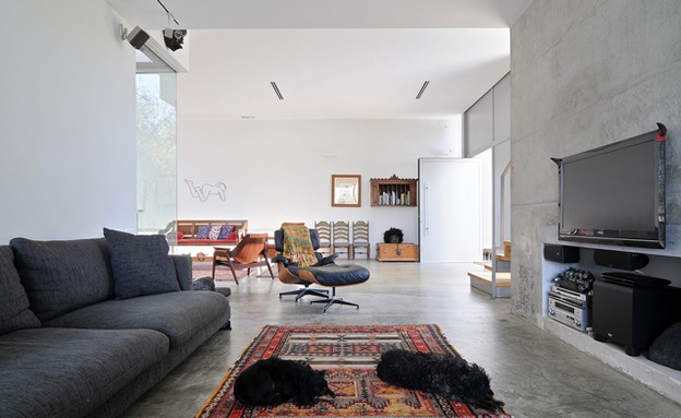 עין עירון, סלון ספה