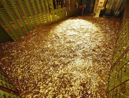 כספת מלאה במטבעות (צילום: dailymail.co.uk)
