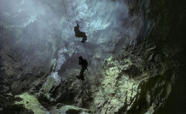 המערה הזו כל כך גדולה שיש בה עננים (צילום: dailymail.co.uk)
