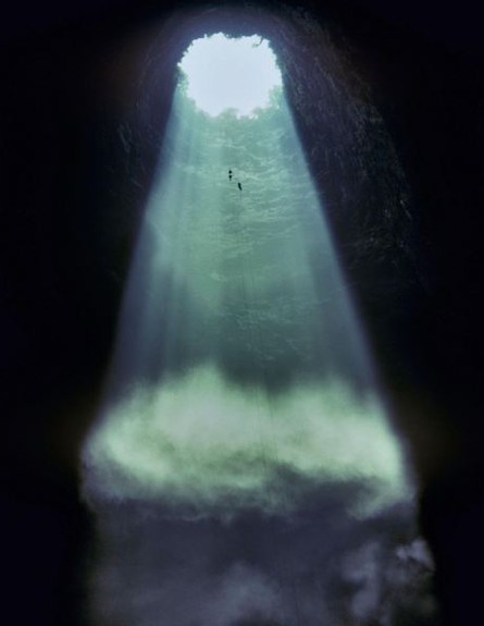 המערה הזו כל כך גדולה שיש בה עננים (צילום: dailymail.co.uk)