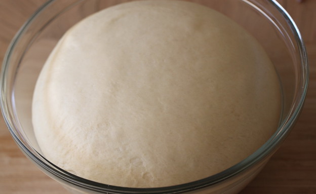 עוגות שמרים ריקוטה ואמרנה אישיות הבצק